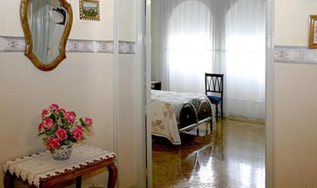 Hostal Delfina Madri Quarto foto