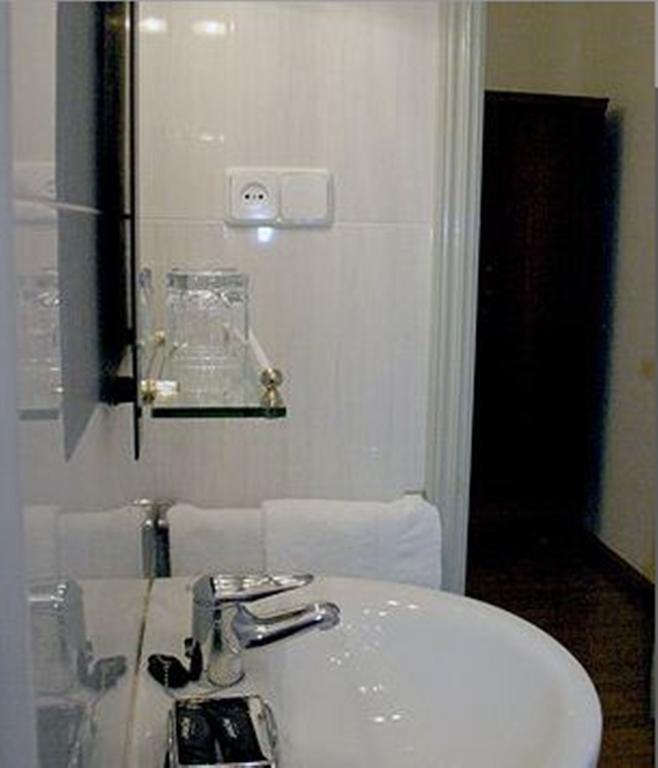 Hostal Delfina Madri Quarto foto